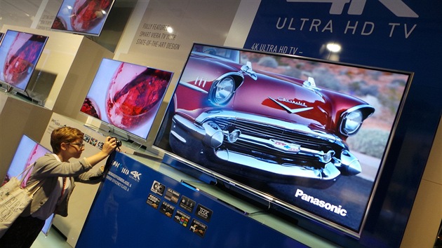Panasonic jako první na světě představil plazmovou televizi se 4K rozlišením (3 840 x 2 160 pixelů) a se vstupem HDMI 2.0.