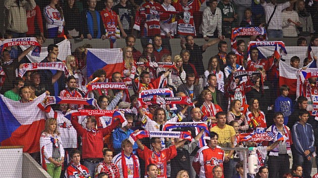 Čeští fanoušci na utkání s Ruskem v Pardubicích.