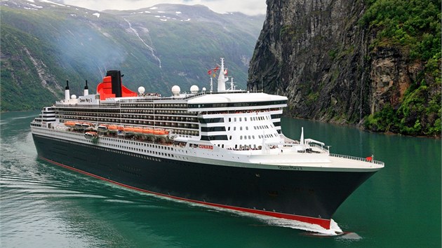 Queen Mary 2 je se svmi 345 metry nejdel lod na svt. I pesto si troufne do norskch fjord.