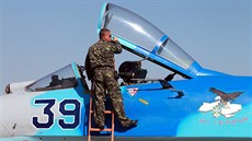 Ukrajinský letoun Su-27 patí ke tvrté generaci stíhaek. (CIAF 2013)