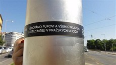 Pomník cyklistm, kteí zemeli v praských ulicích byl instalován na...