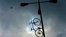 Pomník na památku Jana Bouchala a dalích cyklist, kteí tragicky zemeli v...