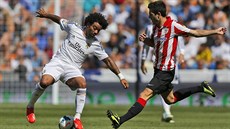 B̎Í� ZBYTE�N�. Marcelo z Realu Madrid (vlevo) kontroluje mí� p�ed Carlosem...