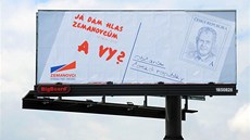 Záí 2013. Strana práv oban Zemanovci vyvsila billboardy, které vyuívaly...