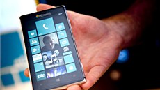 Americký softwarový gigant Microsoft koupil od finské spole�nosti Nokia divizi