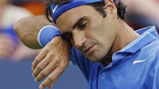 NEJDE TO. Roger Federer v utkání čtvrtého kol US Open proti Tommy Robredovi.