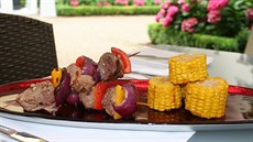 Grilované jerky �pízy chutnají v kombinaci s grilovanou kuku�icí ú�asn�.