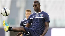 Kou italské fotbalové reprezentace Cesare Prandelli zejm nasadí proti echm útoník Maria Balotelliho.