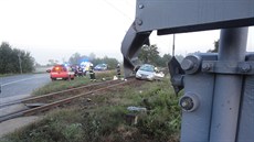 Auto se u Tebechovic pod Orebem na Hradecku pevrátilo pes stechu a skonilo...