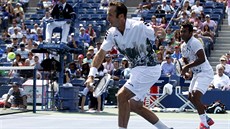 Radek tpánek (vlevo) a Leander Paes ve finále  tyhry na US Open.