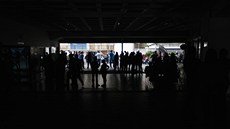 BEZ PROUDU. Venezuelské hlavní m�sto Caracas se tém�� na celé úterý propadlo do...