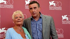 Judi Denchová a Steve Coogan