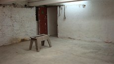 P�vodní vzhled krytu civilní protiletecké ochrany i s betonovou kozou. Ta...