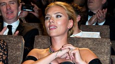 Scarlett Johanssonová v Benátkách ukázala prsten, který je podle amerických...