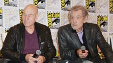 Patrick Stewart a jeho herecký kolega Ian McKellen (20. ervence 2013)