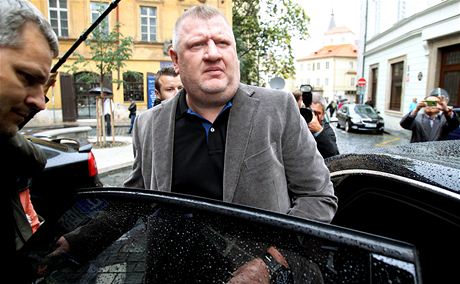 Ivo Rittig na snímku z loského záí, kdy ho policie vyslýchala v kauze Nagyová.