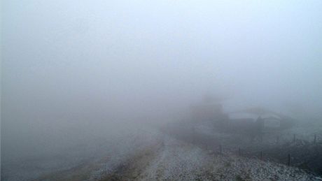 Krom snhového popraku byla ráno na Snce také mlha, jak ukazuje snímek...