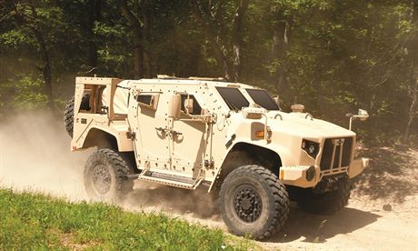 L-ATV, elzko v ohni soute JLTV od firmy Oshkosh Defense