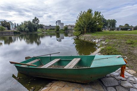 Kanál Dunaj - Odra - Labe. Nedaleko jezu v Perov by ml stát pístav. Perov...