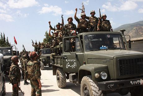 Syrská armáda pózuje fotografm na jednom z oficiálních snímk. 