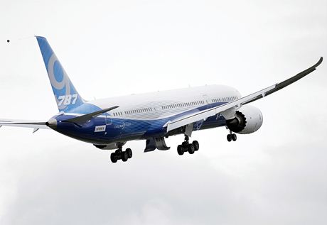 Boeing 787-9 Dreamliner pi letu nad americkým státem Washington.
