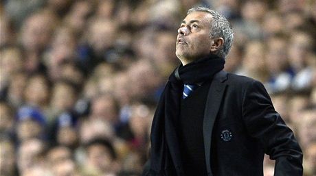 CO JSTE MI TO PROVEDLI? José Mourinho, trenér fotbalist londýnské Chelsea.