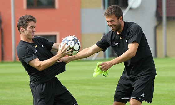 ANTONOV ODLETL. Bulharský útoník Miroslav Antonov (vpravo), který se v...