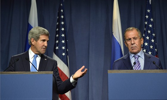 Americký ministr zahranií John Kerry (vlevo) a jeho ruský protjek Sergej