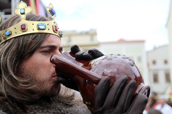 Lidé na vinobraní vypili na sto tisíc litr vína. Krom pro Znojemsko typických...