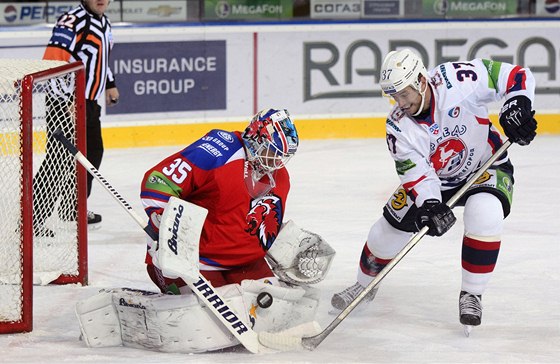 ZÁKROK BETONEM, Branká Petri Vehanen z HC Lev Praha zasahuje proti Timu