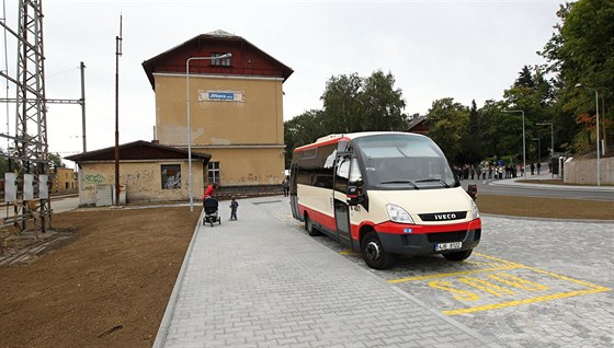 Nový minibus pendlující nkolikrát denn mezi jihlavským mstským nádraím a námstím jezdí prázdný.