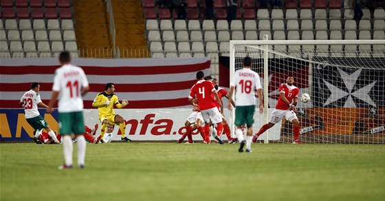 Bulharsko (v bílém) dává gól Malt.