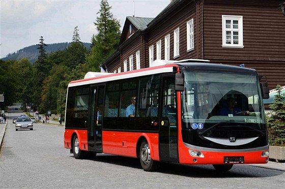 Upravovat se kvli opravám silnice z Hvzdy na Ovárnu budou i jízdní ády autobusových dopravc, kteí na Ovárnu jezdí.