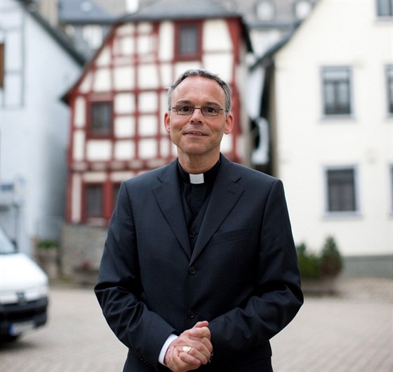 Biskup Franz-Peter Tebartz-van Elst v nmeckém Limburgu si nechal postavit...