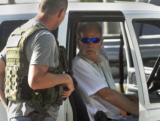 Pastor Terry Jones ve svém aut tsn ped zatením na Florid 11. záí 2013.