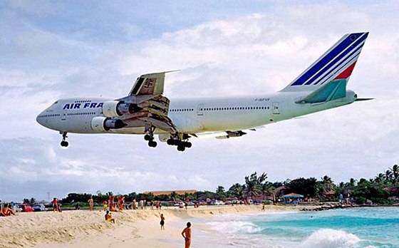 Karibik, Maho Beach na ostrov Svatý Martin