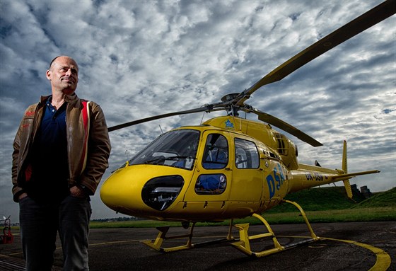 Pilot Daniel Tuek se snail létat s herci tak, aby se nebáli.