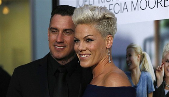 Zpvaka Pink a její manel Carey Hart (16. záí 2013)