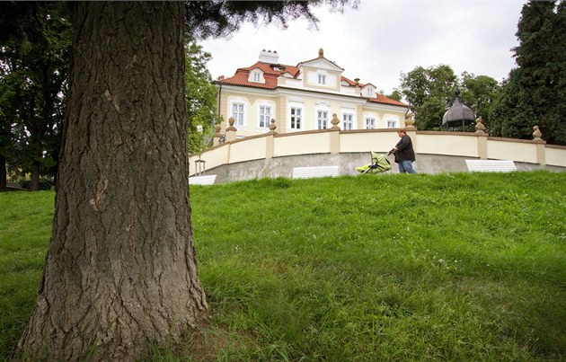 KOMENTÁŘ: Rozpadá se světový obchod? Řešením je větší svoboda, píše Janáčková