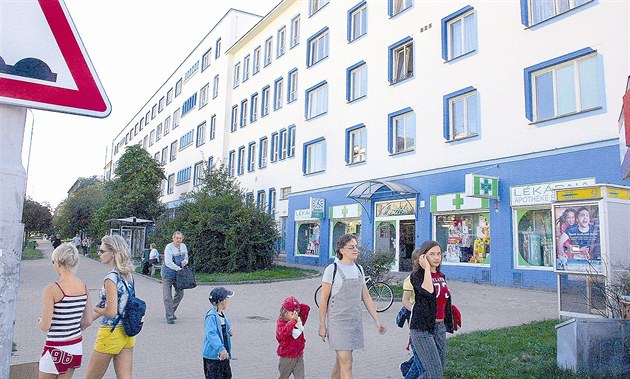 Budova polikliniky ve Francouzské ulici v Plzni na Slovanech.