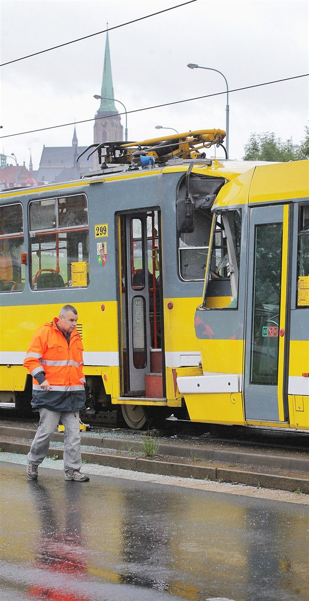 Sráka dvou tramvají na Karlovarské tíd v Plzni.