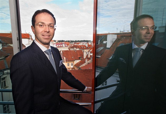 "Budoucnost karet není jen o financích a platbách, ale �ím dál víc musíme sázet na nové technologie," �íká Miroslav Luke�, generální �editel MasterCard pro �eskou republiku a Slovensko