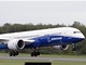 Boeing 787-9 vzlt ke svmu prvnmu zkuebnmu letu z letit Paine Field. 