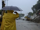 Mexiku suuje hurikán Ingrid a tropická boue Manuel.