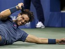 VÍTZ. Rafael Nadal padl na kurt Arthura Ashe - práv podruhé dobyl US Open.