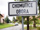 Nehoda i následné napadení se odehrály asi kilometr od Obory u Chomutic na...