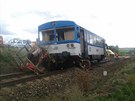 Sráka vlaku a traktoru na elezniním pejezdu v Leskách na Tebísku.
