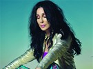 Cher se vyívá v extravagantním obleení nejen na koncertech, ale i v soukromí
