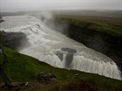Vodopád Gullfoss je jedním ze symbol Islandu.  V pekladu to znamená Zlatý...