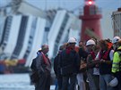 Porada odborník, kteí se podílejí na vyzvednutí vraku lodi Costa Concordia, v...